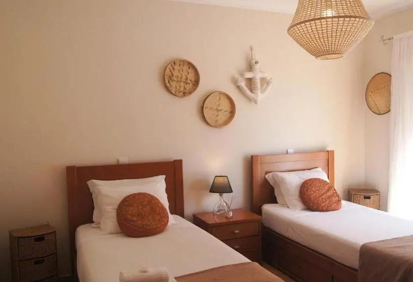 ルームシェアのワンベッド, Aloha Burgau Guesthouse