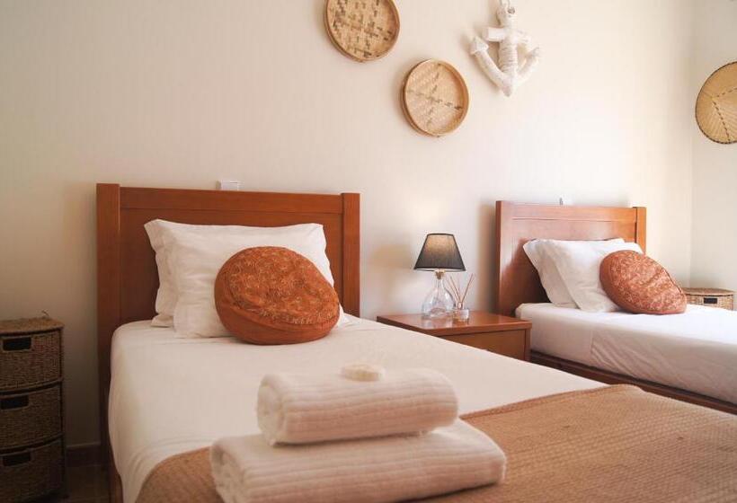Кровать в Общей Комнате, Aloha Burgau Guesthouse