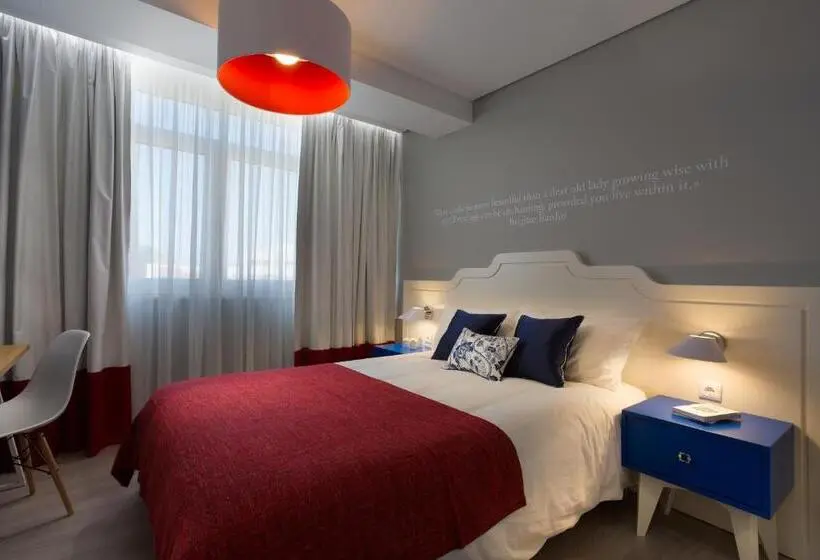 Deluxe Studio, Chic Studios