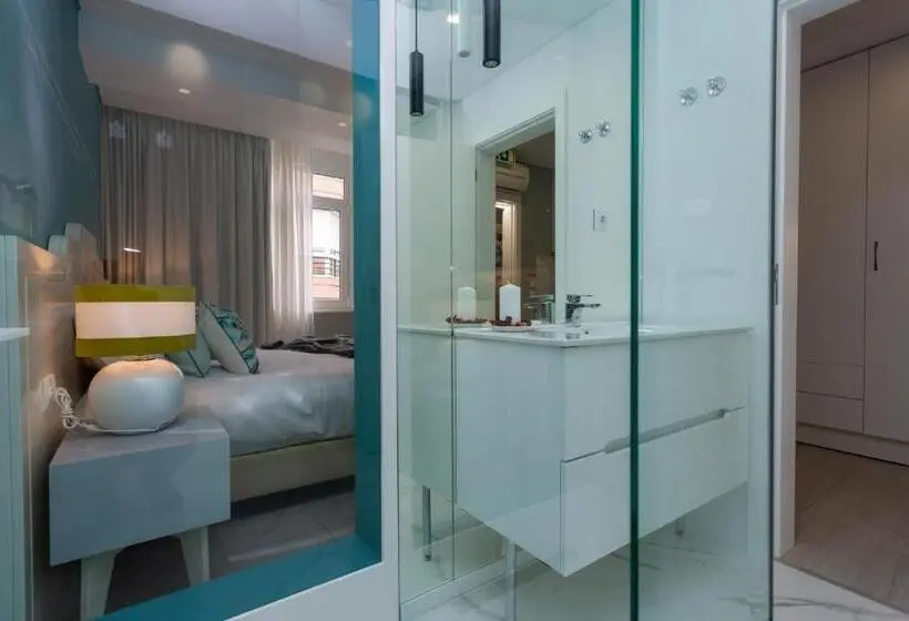 Superior Studio, Chic Studios