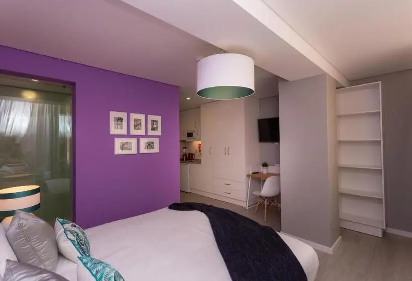 Superior Studio, Chic Studios