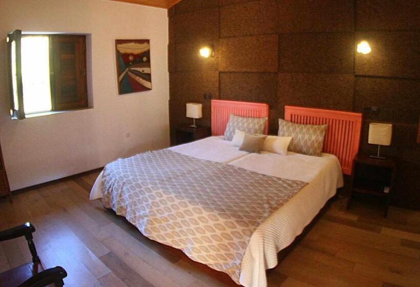 غرفة قياسية, Rilhadas Casas De Campo