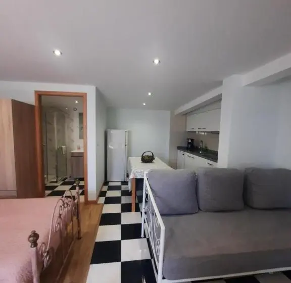 استودیوی استاندارد, Casa Velha