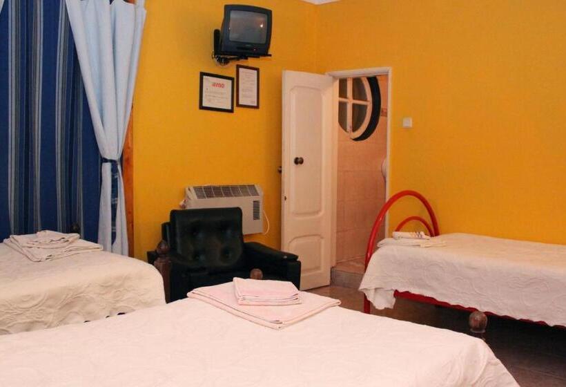 スタンダード４人部屋, Mikotania