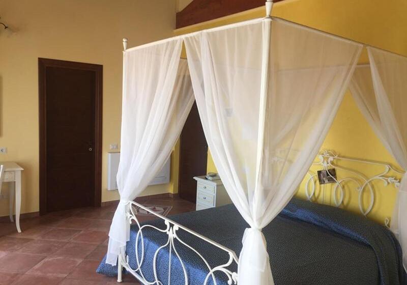 キングサイズベッドのスーペリアルーム, Agriturismo Ciociaro  Il Colle  Hotel Ristorante