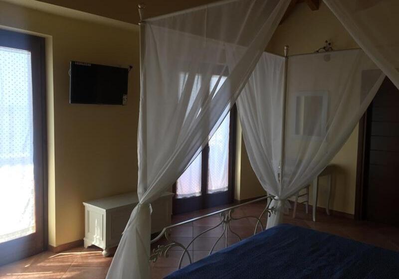 キングサイズベッドのスーペリアルーム, Agriturismo Ciociaro  Il Colle  Hotel Ristorante