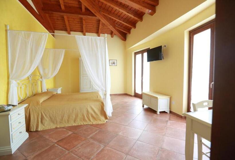 キングサイズベッドのスーペリアルーム, Agriturismo Ciociaro  Il Colle  Hotel Ristorante