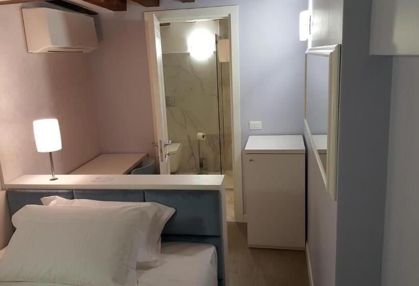 Economy Room, Maison D'elite Guest House
