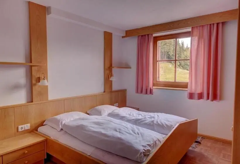 Standard Neljän Hengen Huone, Gasthaus Furlhütte