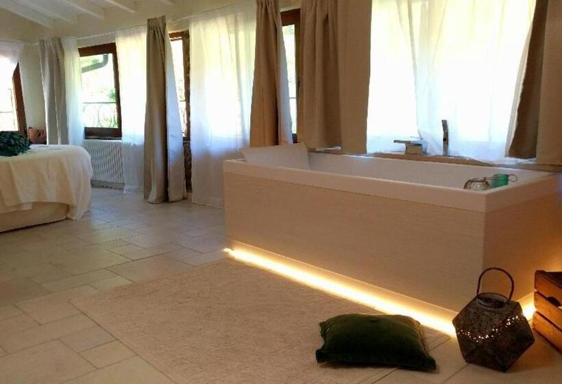 バスタブ付きスタンダードルーム, La Pecora Nera