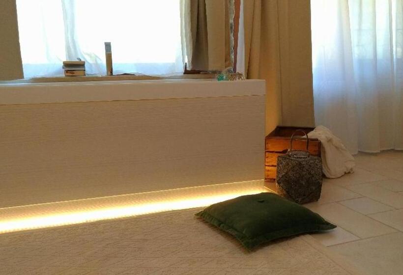 バスタブ付きスタンダードルーム, La Pecora Nera