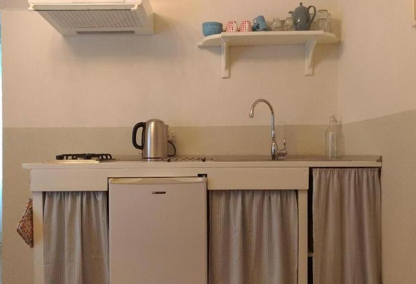 マウンテンビューファミリールーム, La Pecora Nera