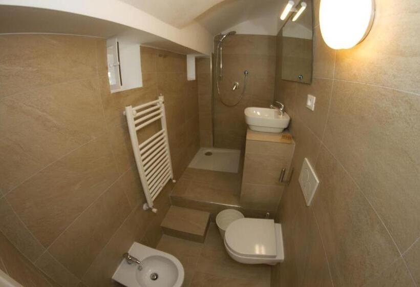 إستوديو قياسى, Residence Villa Ombrosa