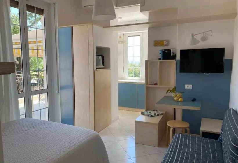 استودیوی استاندارد با چشم‌انداز دریا, Residence Villa Ombrosa