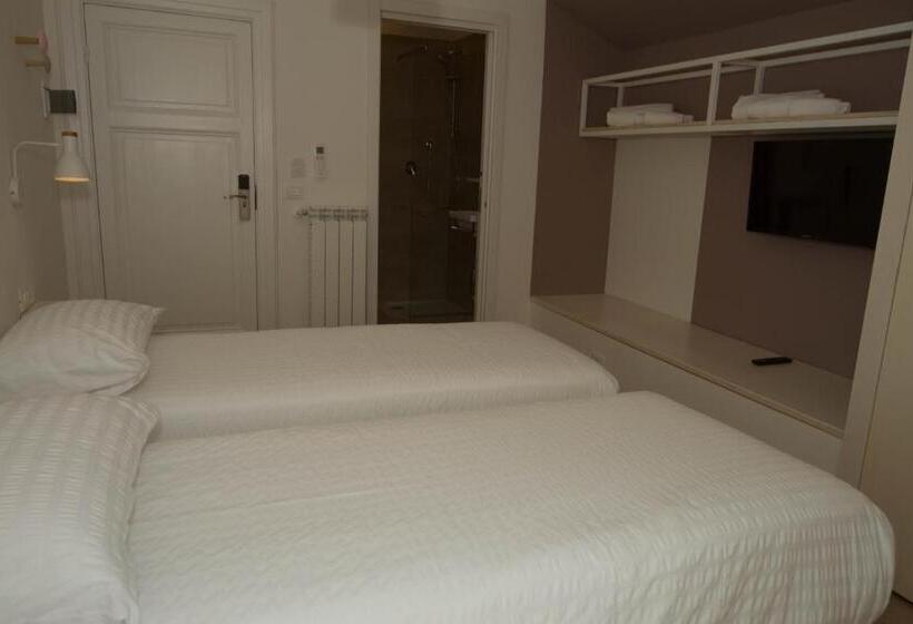استودیوی استاندارد با چشم‌انداز دریا, Residence Villa Ombrosa