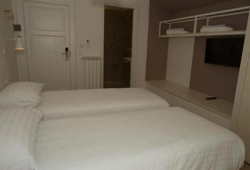 استودیوی استاندارد با چشم‌انداز دریا, Residence Villa Ombrosa