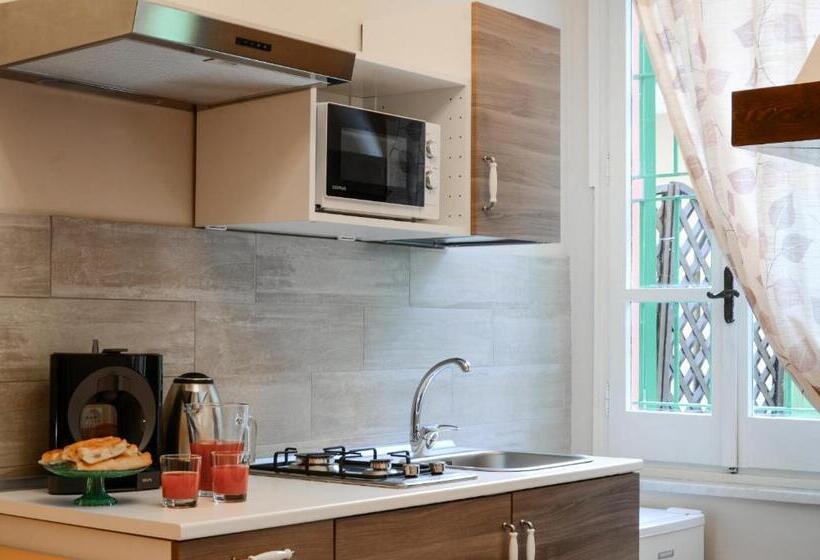 Четырехместный Номер Стандарт с Балконом, Casa Scola Loano