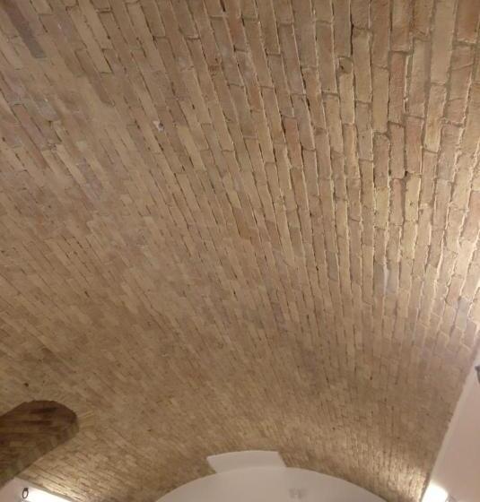 Семейный Номер, Residenza L'orologio