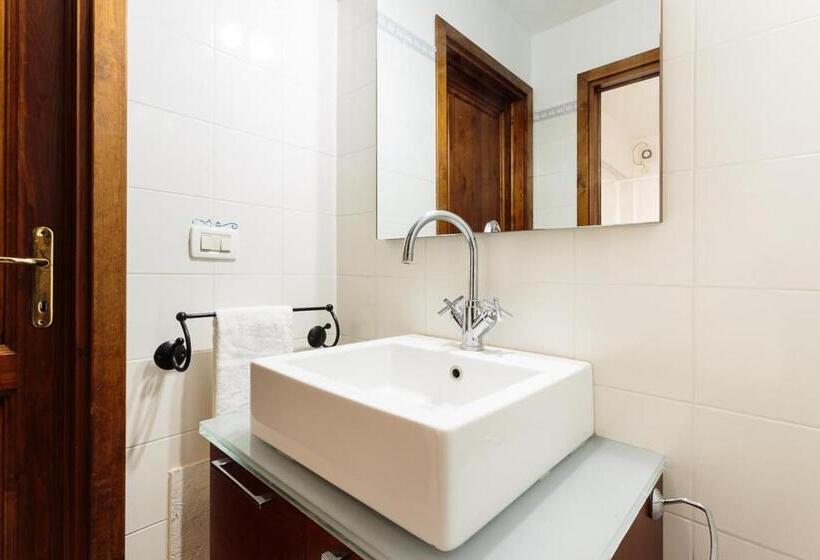 带1个卧室的带阳台的公寓, Il Doccino