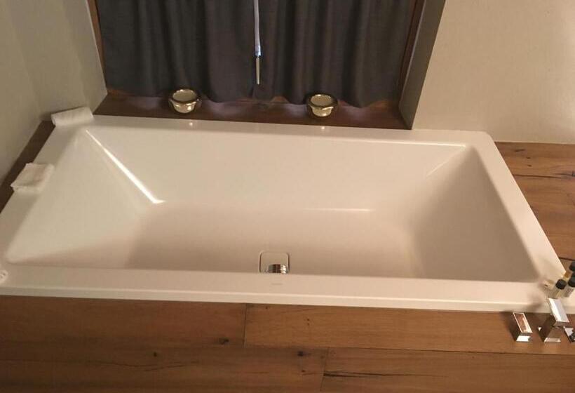 سوییت, 4478 Mountain Lodge