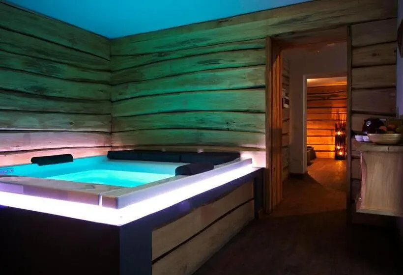 スタンダードスタジオ, Residence Cavanis Wellness & Spa