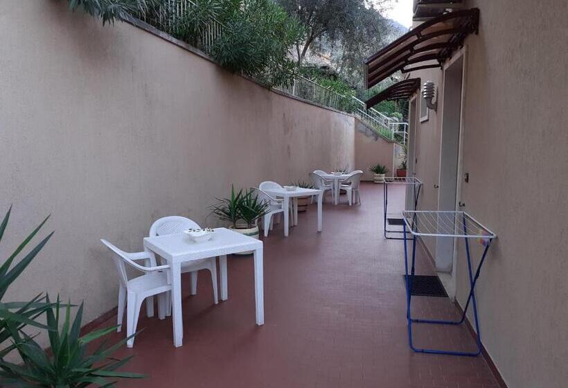 Standard studio with lake view, Residence Le Palme Appartamenti