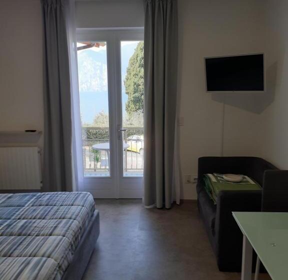 Standard studio with lake view, Residence Le Palme Appartamenti
