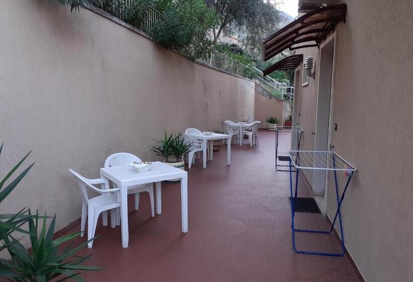 Standard studio with lake view, Residence Le Palme Appartamenti