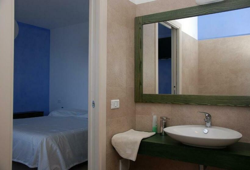 Triple Room Sea View, Villa Cirimarco