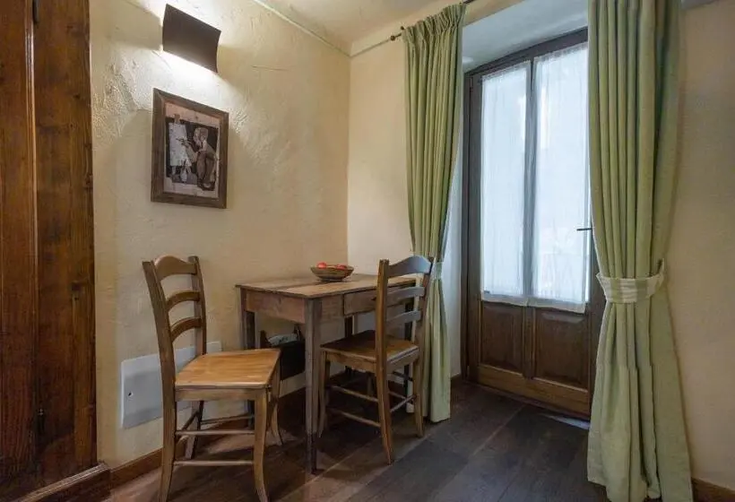 اتاق سوپریور با بالکن, Domus Antica Aosta