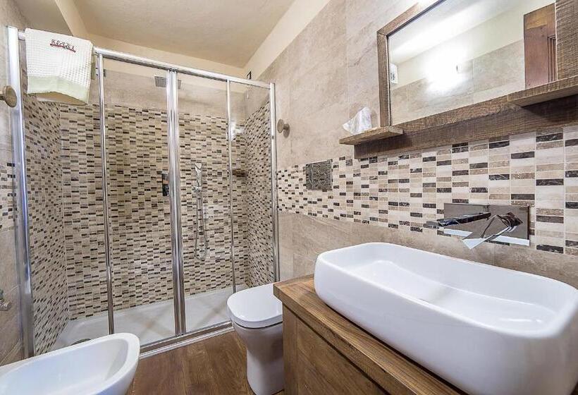 اتاق سوپریور با بالکن, Domus Antica Aosta