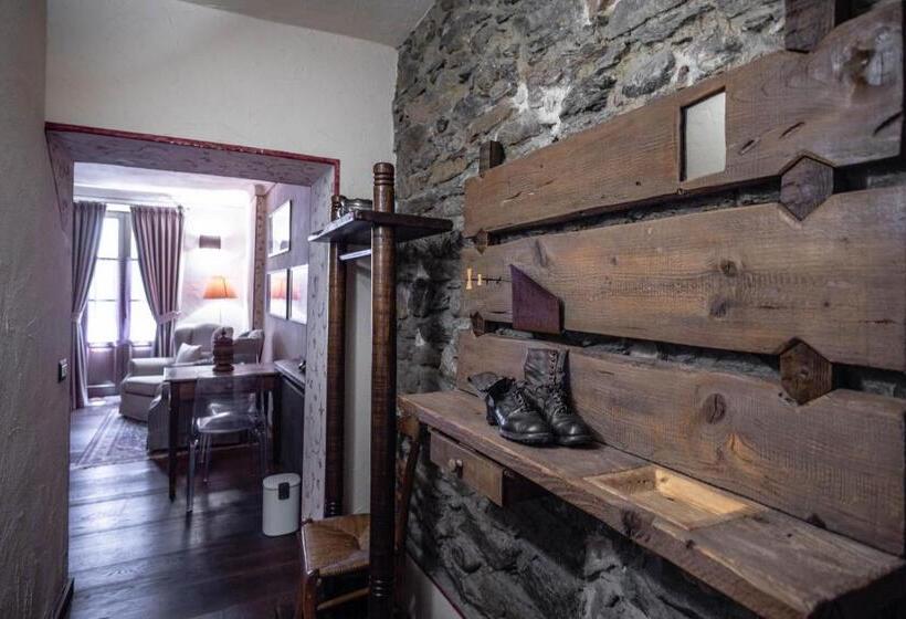 Superior suite with balcony, Domus Antica Aosta