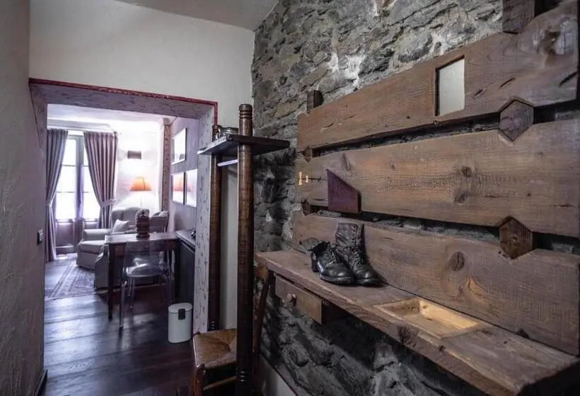 Superior suite with balcony, Domus Antica Aosta