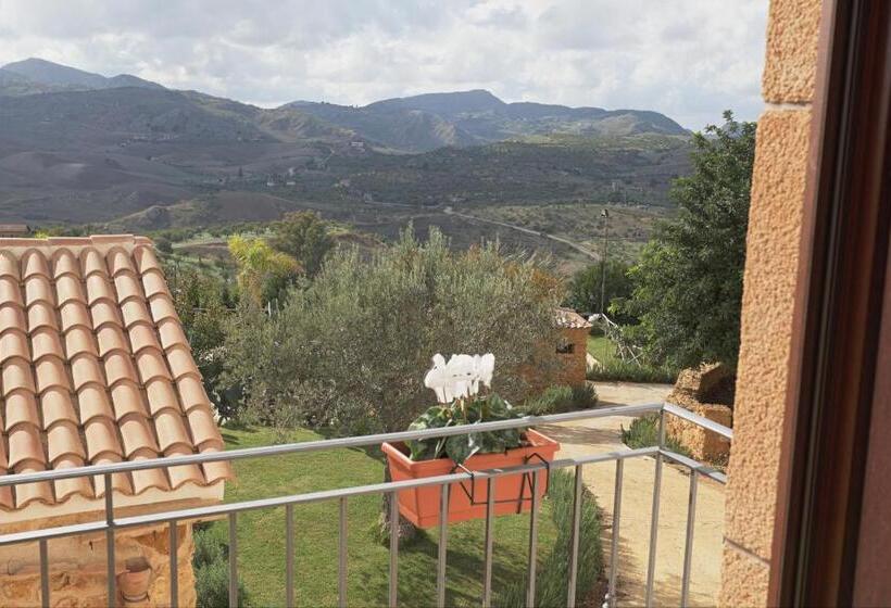 スタンダードトリプルルーム, Agriturismo Feudo Muxarello