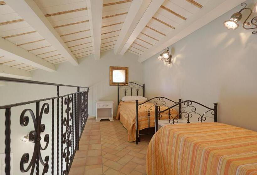 スタンダード4人部屋, Agriturismo Feudo Muxarello