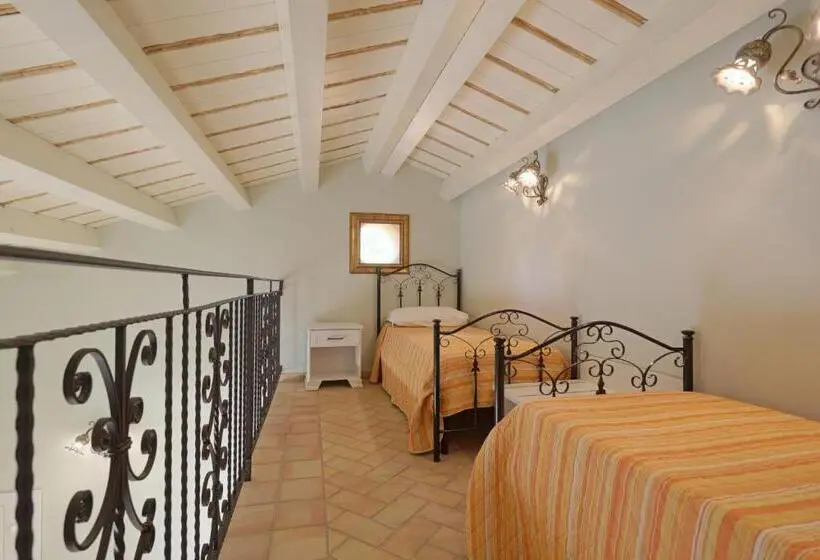 スタンダード4人部屋, Agriturismo Feudo Muxarello