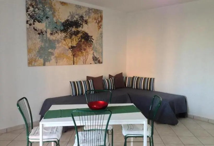 Classic Kolmen Hengen Huone, Residence Candeloro