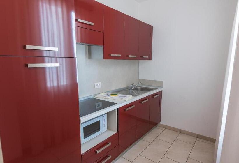 带2个卧室带海景的公寓, Residence Marina Salivoli