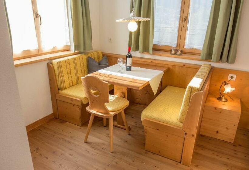 Студио Стандарт с Балконом, Residence Rosarela