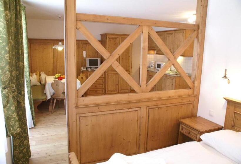 Студио Стандарт с Балконом, Residence Rosarela