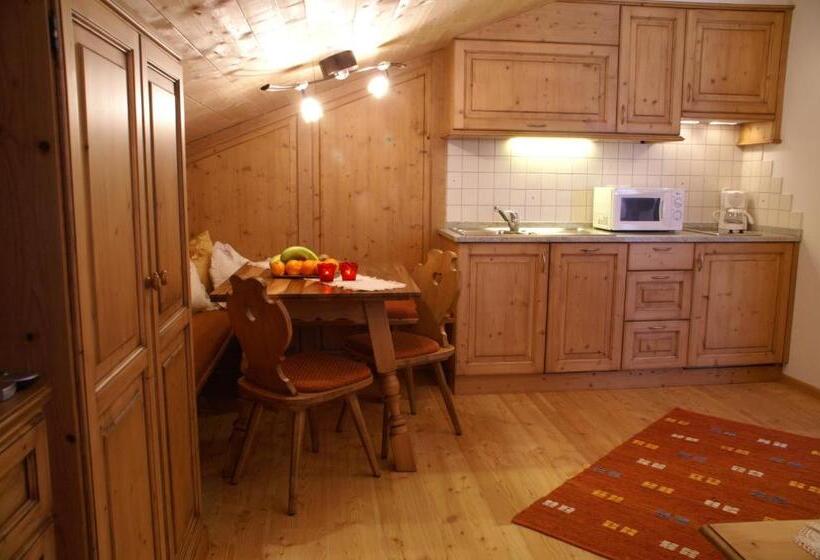 Студио Стандарт с Балконом, Residence Rosarela