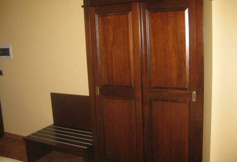 חדר סטנדרט לשלושה, Agritursmo Montesalerno