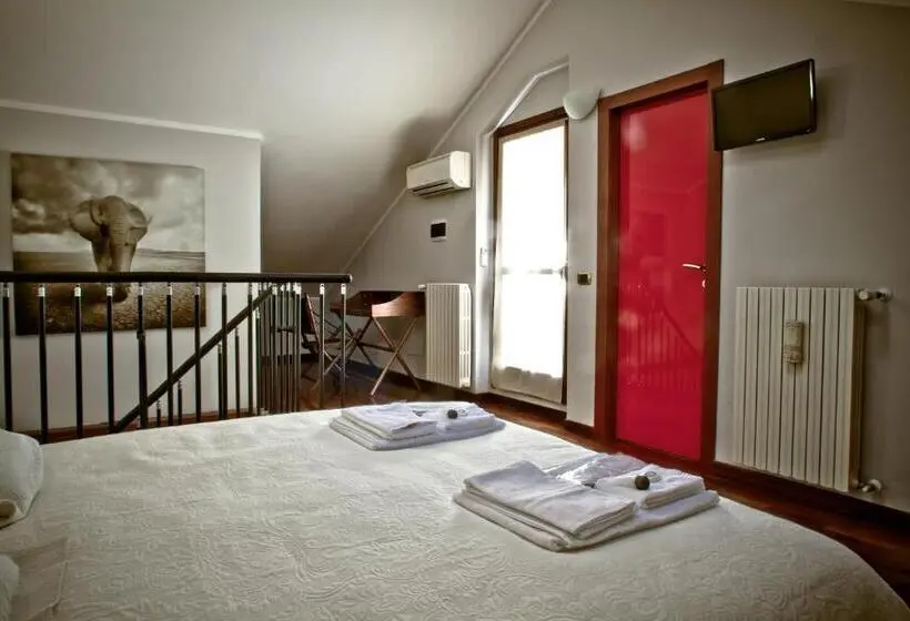 Ullakkohuone, Borgo Manzoni Charming House