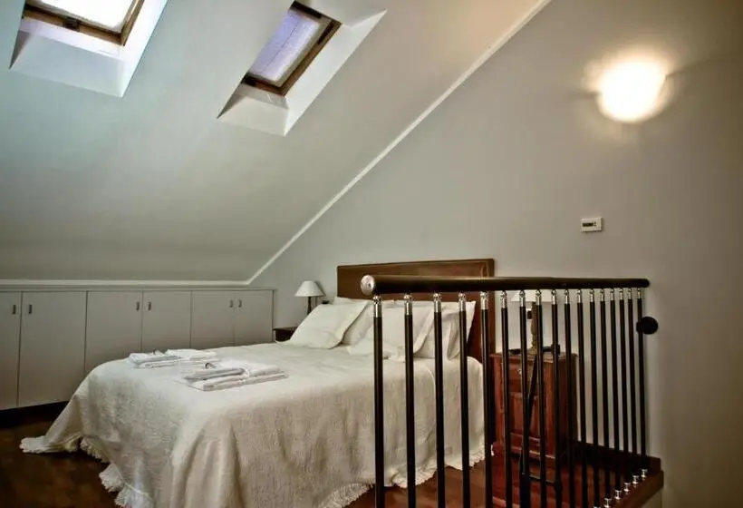 Ullakkohuone, Borgo Manzoni Charming House