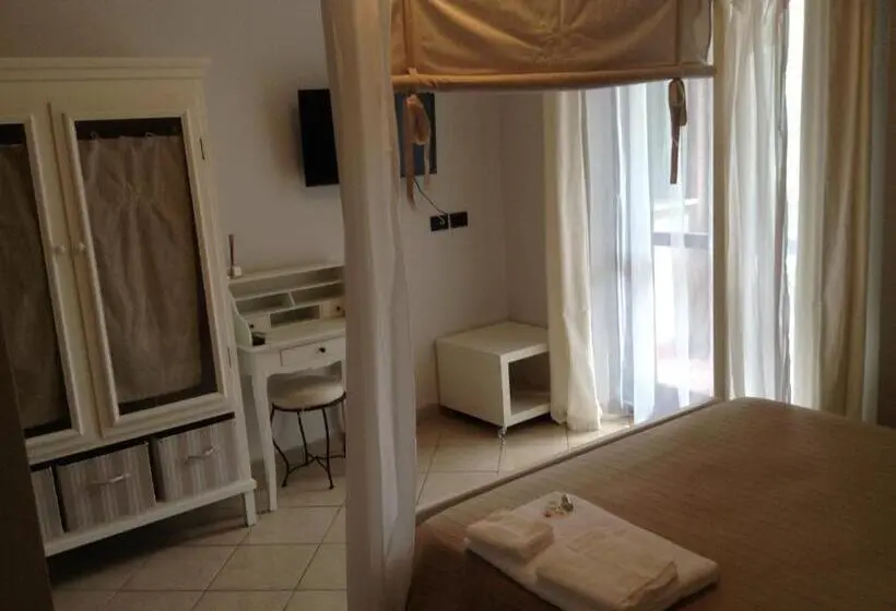 Deluxe Neljän Hengen Huone, Borgo Manzoni Charming House