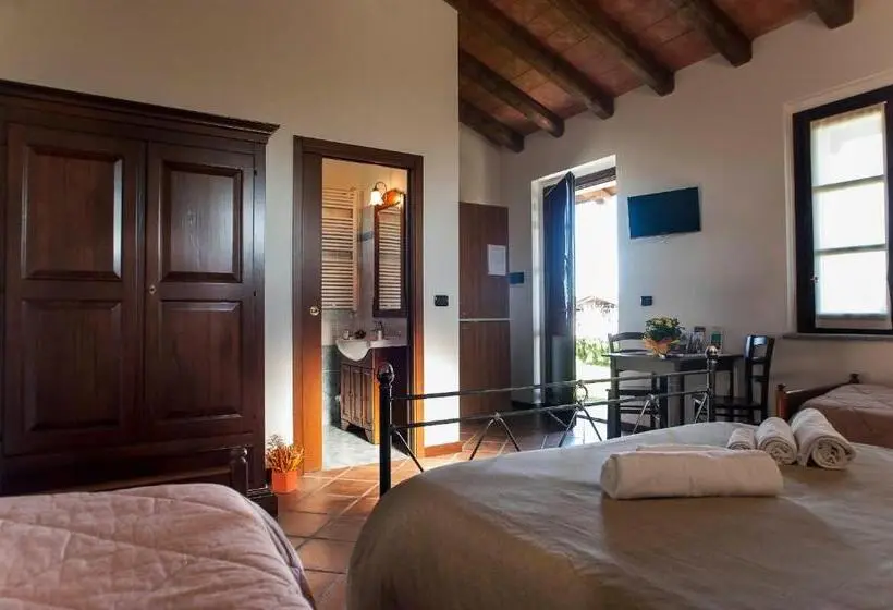 اتاق استاندارد چهارنفره با چشم‌انداز باغ, Agriturismo Cascina Aguzza