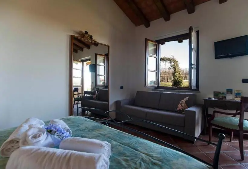اتاق استاندارد چهارنفره با چشم‌انداز باغ, Agriturismo Cascina Aguzza