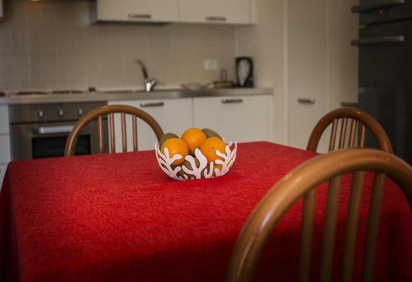 شقة غرفة واحدة, Le Servite Apartments