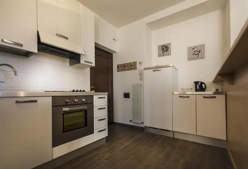 ベーシックワンルーム, Le Servite Apartments
