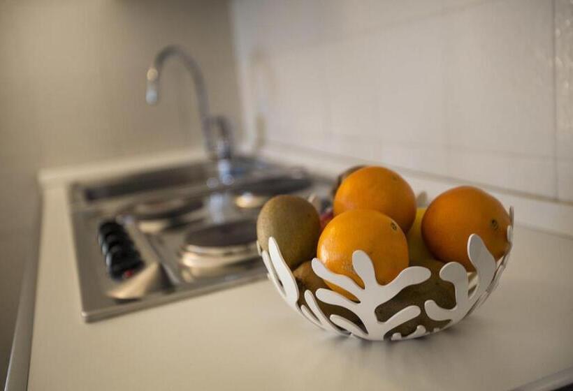 استوديو أساسي, Le Servite Apartments